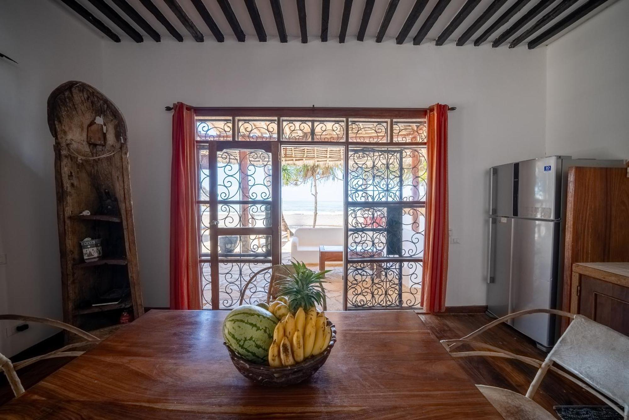Beachfront Villa Hideaway Zanzibarhouses Кивенгва Экстерьер фото