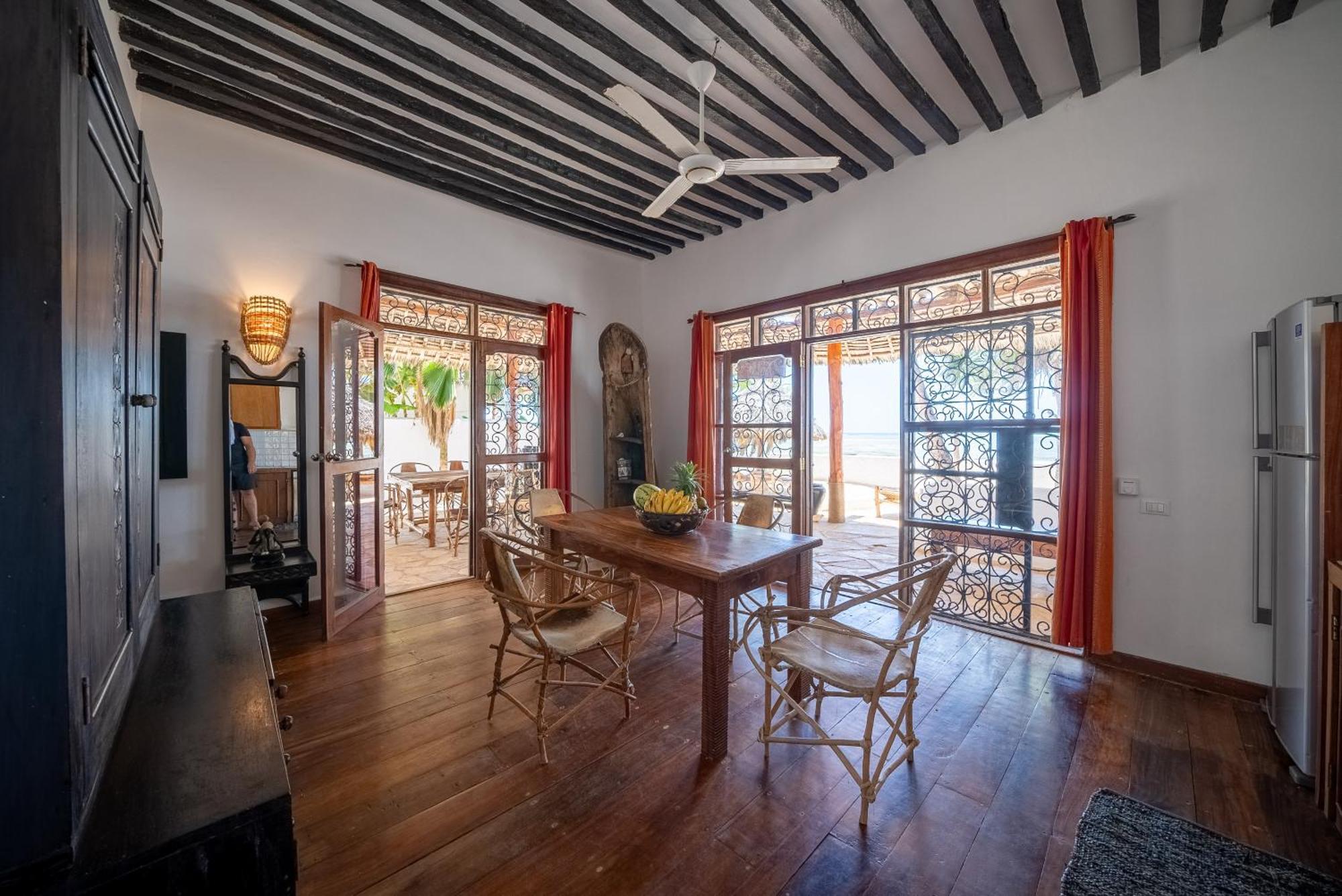 Beachfront Villa Hideaway Zanzibarhouses Кивенгва Экстерьер фото