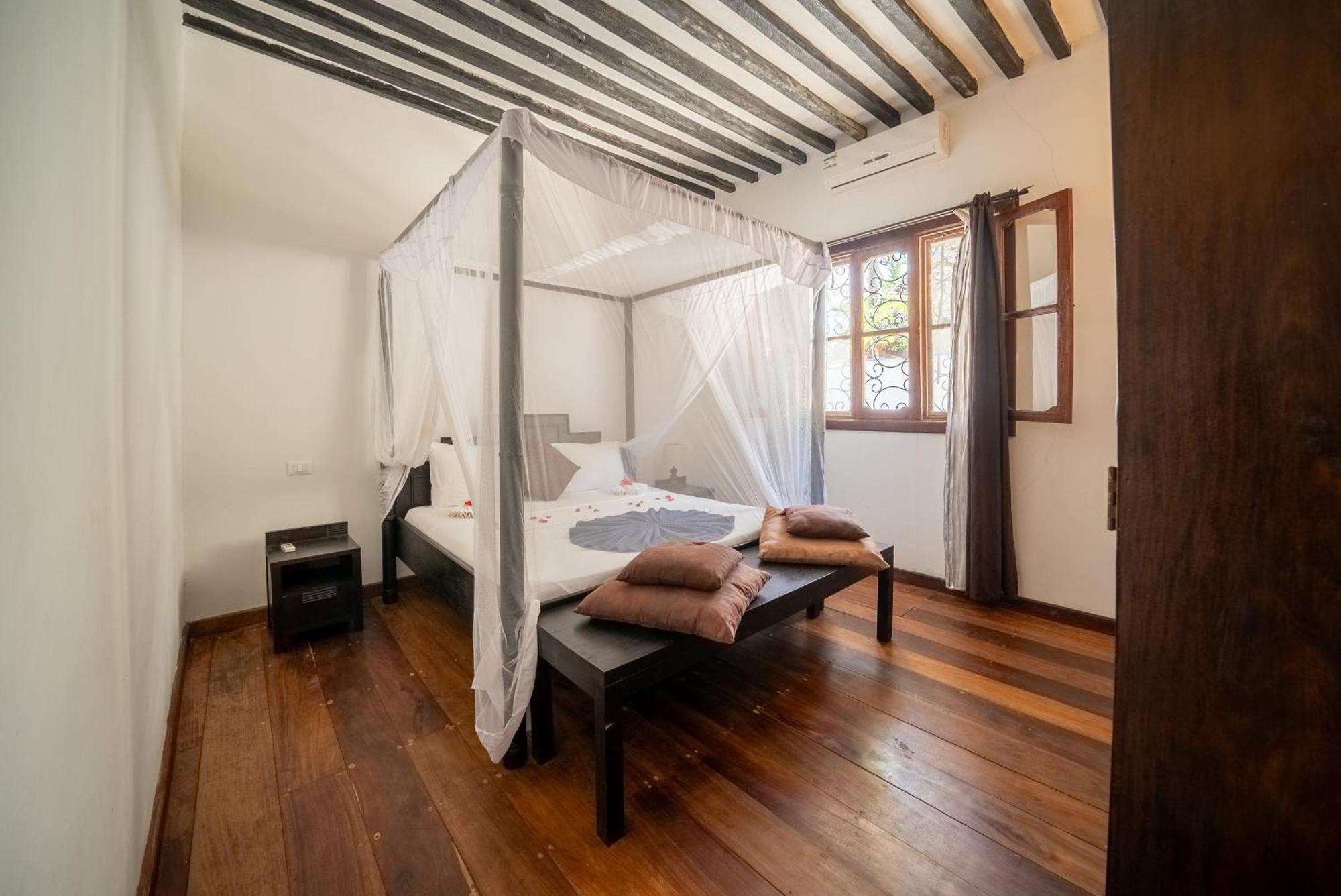 Beachfront Villa Hideaway Zanzibarhouses Кивенгва Экстерьер фото